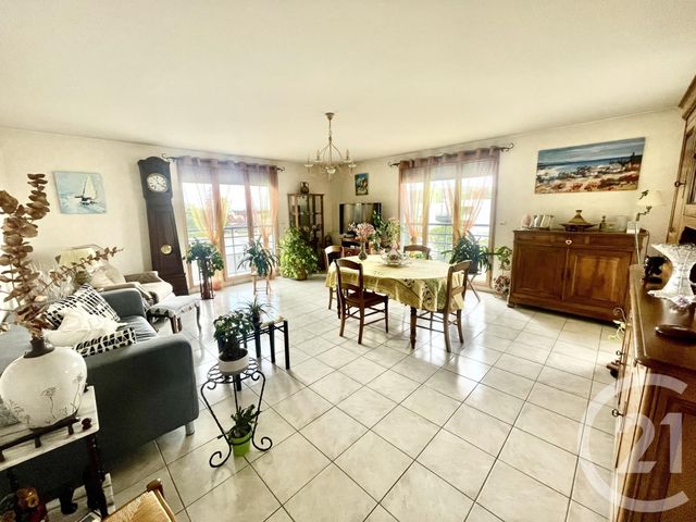 Appartement T4 à vendre - 5 pièces - 99.38 m2 - ST FONS - 69 - RHONE-ALPES - Century 21 K.P.I